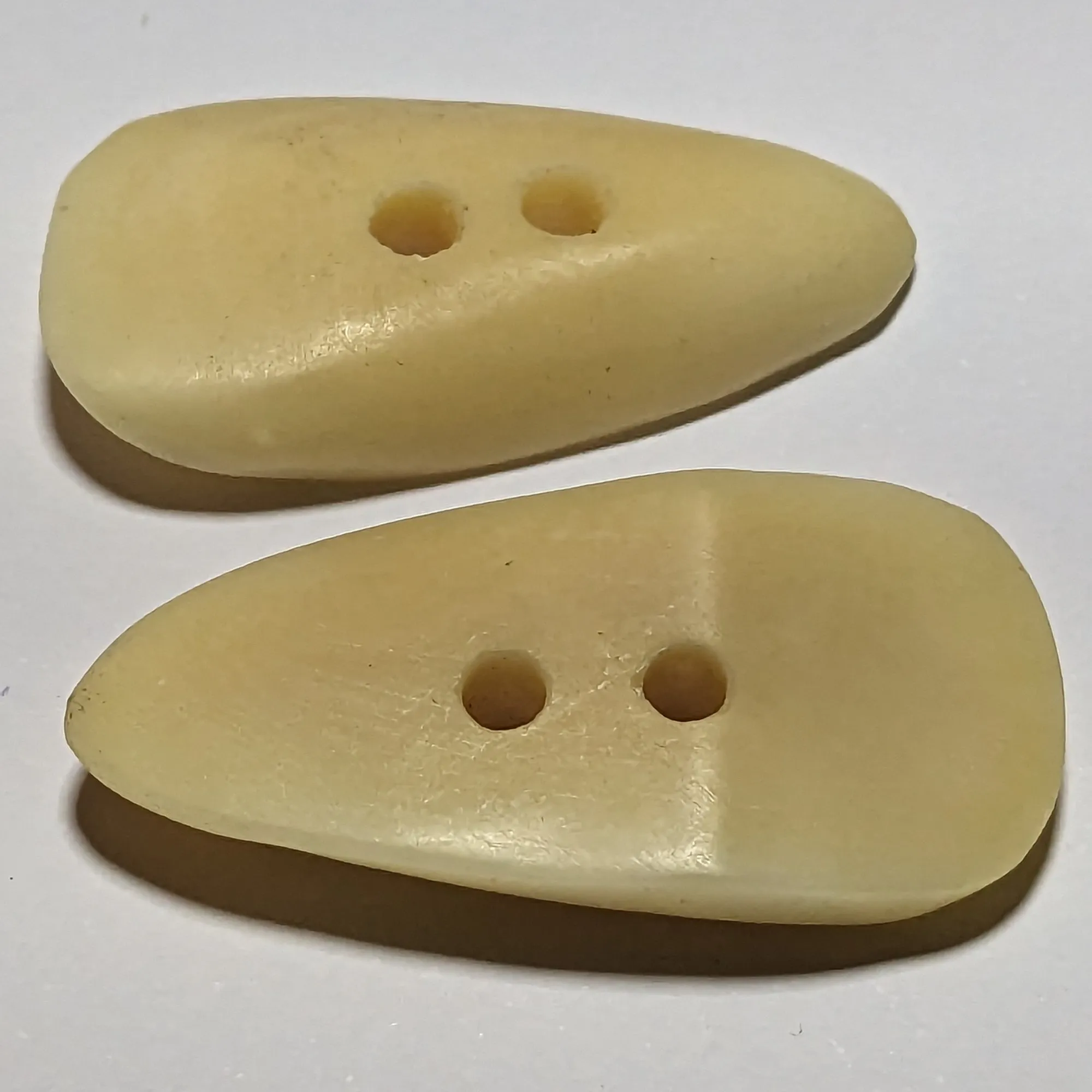 3cm Natural Corozo 2 Hole Toggle Button