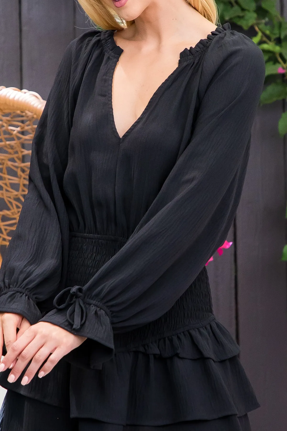 BLACK V-NECK LONG SLEEVE DRESS