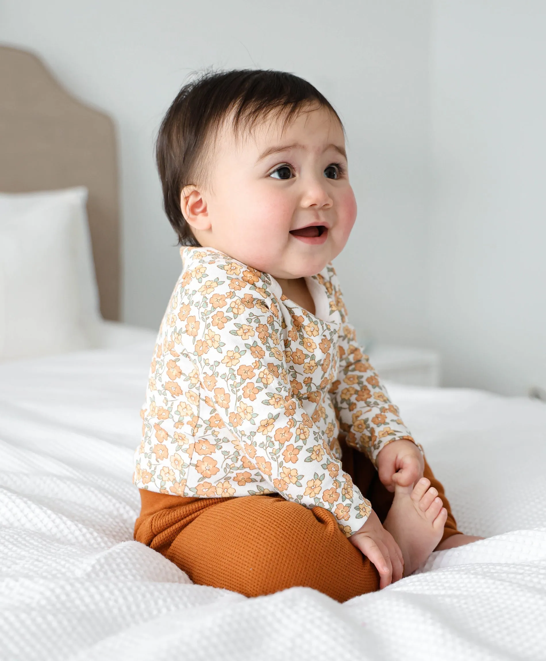 Long sleeve baby bodysuit - Orange Daisy